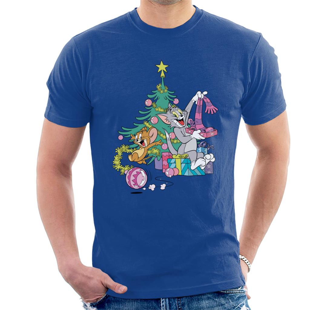 Tom and Jerry Christmas Festive Morning Men's T-Shirt product image 4